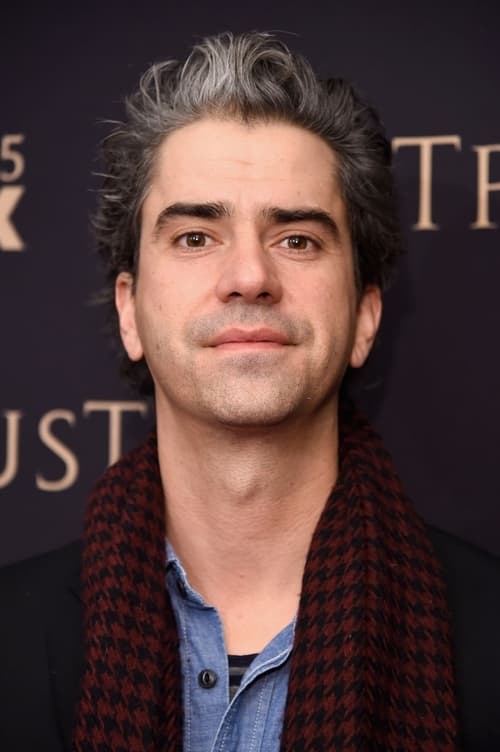 Picture of Hamish Linklater