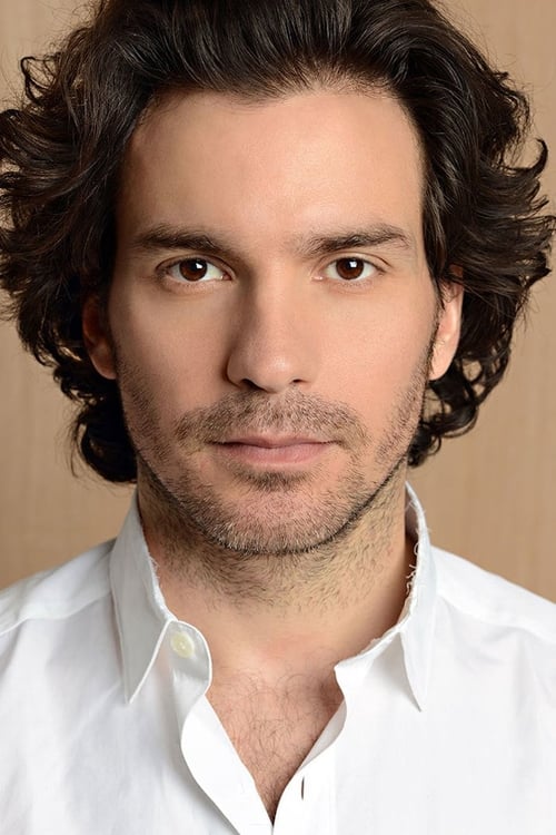 Picture of Santiago Cabrera