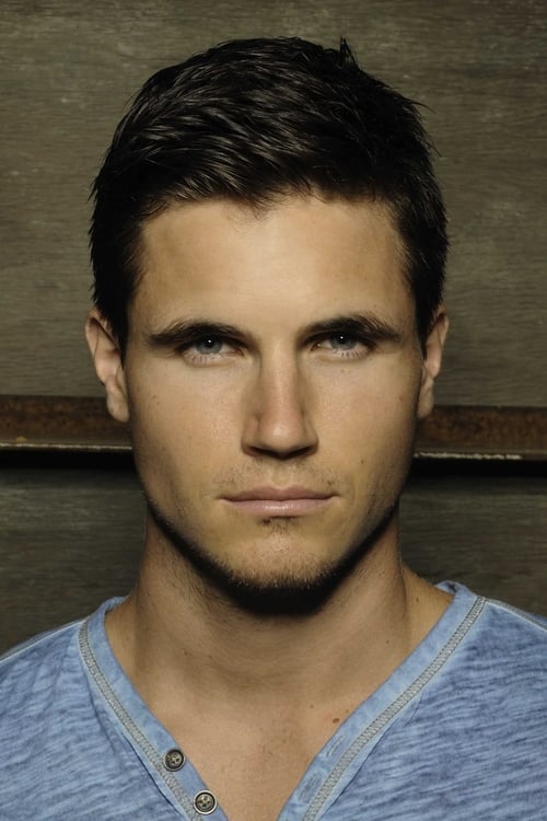 Picture of Robbie Amell