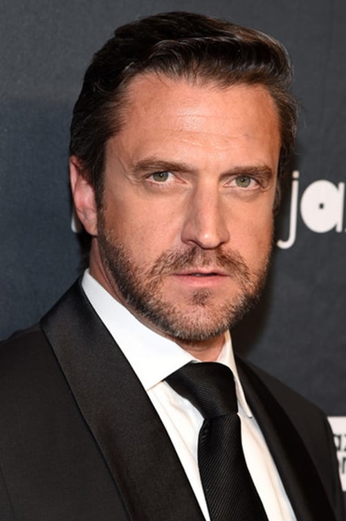 Picture of Raúl Esparza