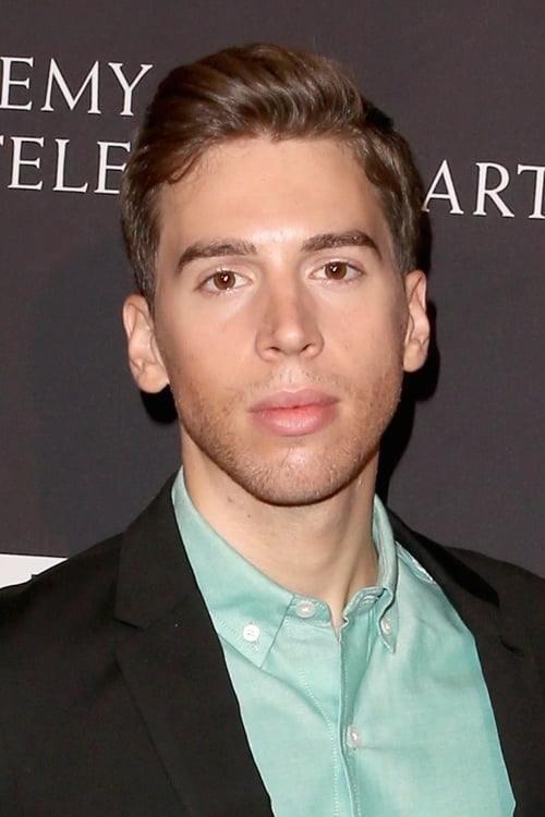 Picture of Jordan Gavaris