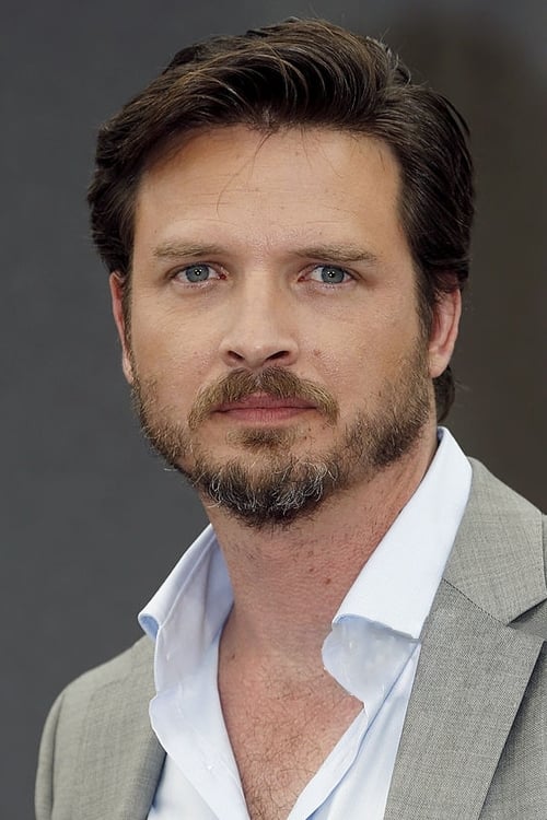 Picture of Aden Young