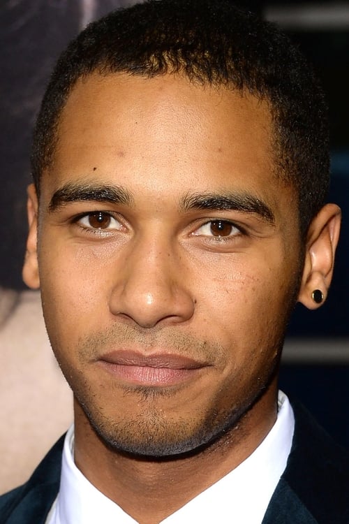 Picture of Elliot Knight