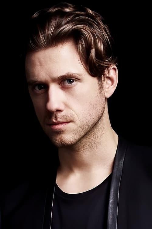 Picture of Aaron Tveit