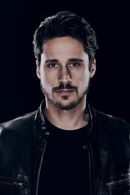 Picture of Peter Gadiot