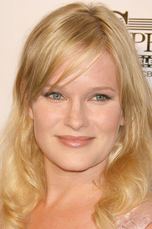 Picture of Nicholle Tom